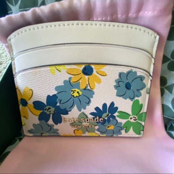 rococokidz's tweet photo. So good I had to share! Check out all the items I'm loving on @Poshmarkapp #poshmark #fashion #style #shopmycloset #katespade #coach: https://t.co/wEbiBDr2Lc https://t.co/rZ0KzWQM4p