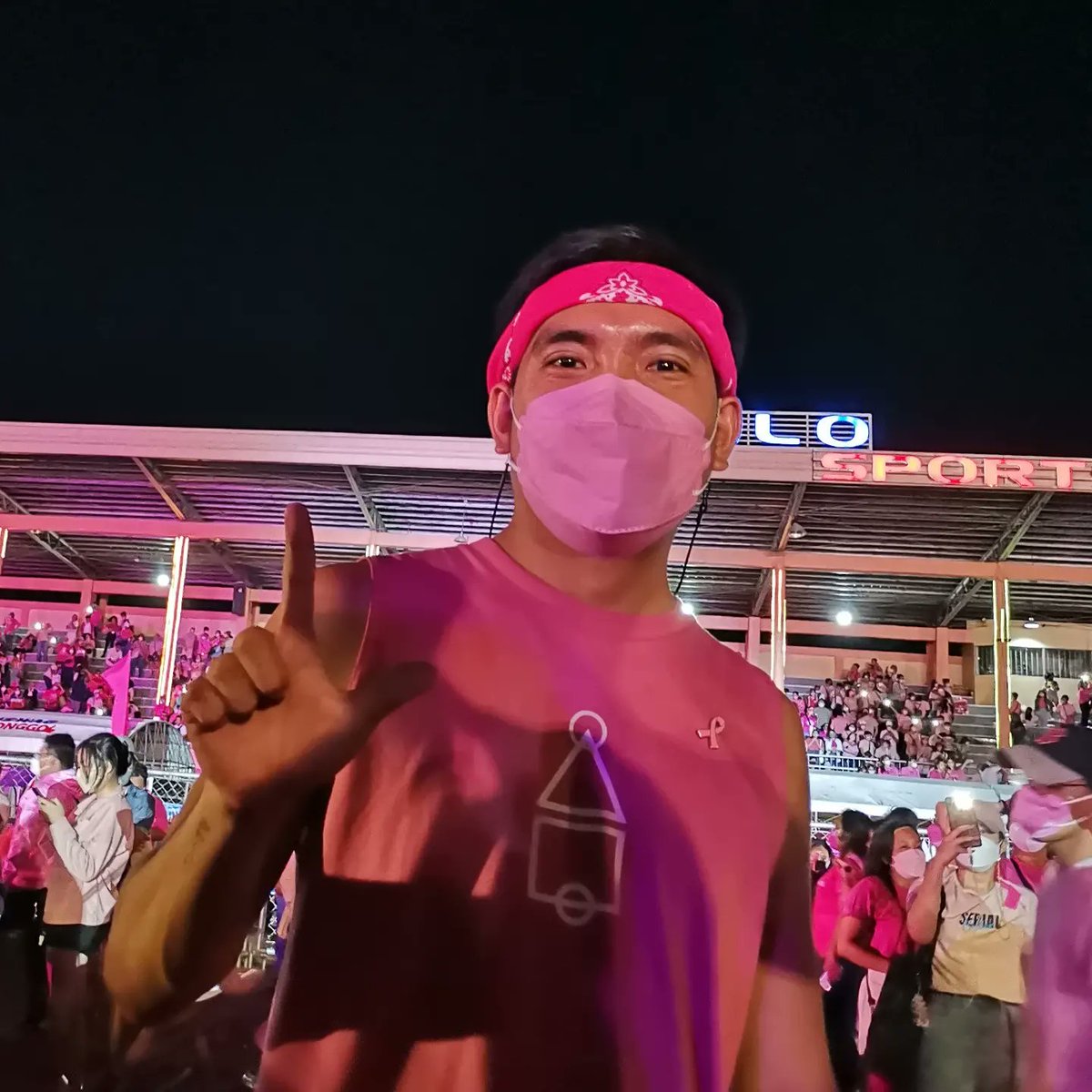 caramelmakiatu's tweet photo. Exactly a year ago! Probably one of the best moment of my life, and the first time to openly support and campaign for a candidate.

I can still remember going late that night with my stomach empty, but my heart full of hope. I had no regrets at all. #IloiloIsPink https://t.co/Qs1c7R5ZIS