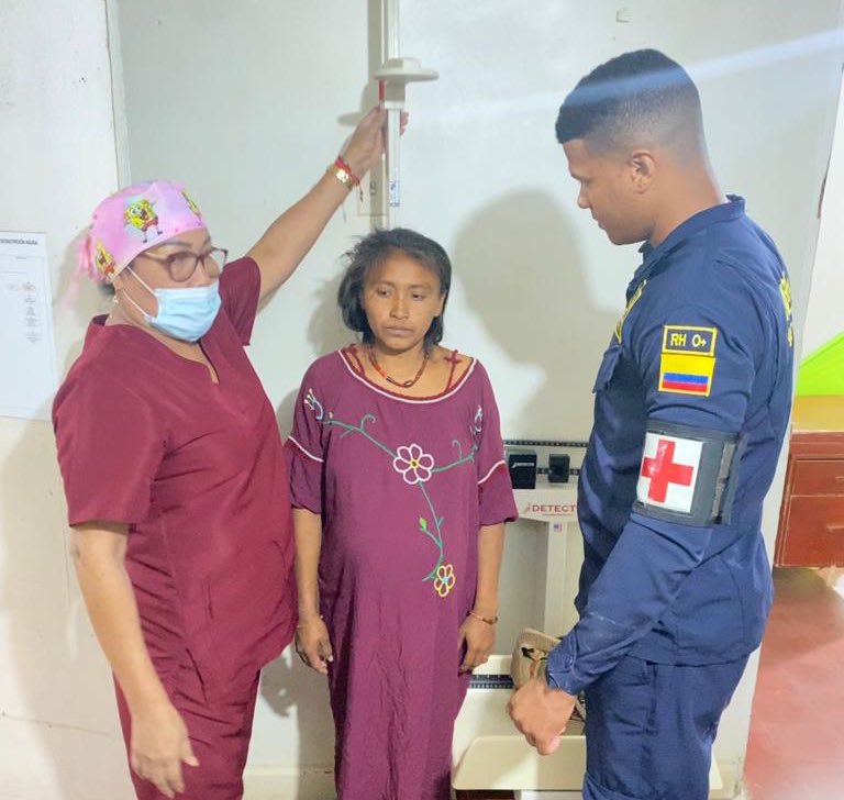 FNC_ArmadaCol's tweet photo. #LoÚltimo 🚨Unidades de Guardacostas @ArmadaColombia evacuó a una mujer Wayúu de 24 años de edad que se encontraba con complicaciones gestacionales, en el corregimiento de #PuntaEspada (La Guajira).
👉 https://t.co/4lP3AFUl36
2023 Año del #BicentenarioNaval 🇨🇴 https://t.co/rrzQg8pVQm