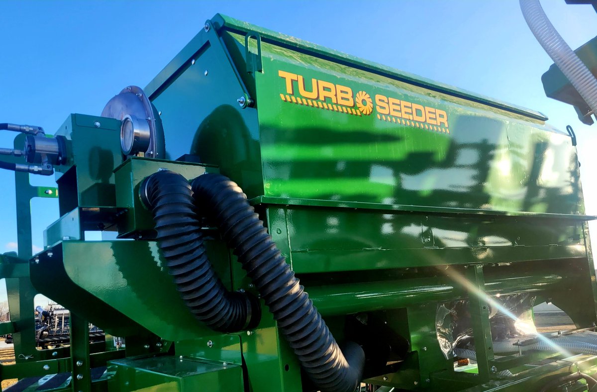 CLBenningerEq's tweet photo. 👀Have a look! 👀 NEW Great Plains TM2400 equipped with a Turboseeder. Adds flexability and options to maximize the use of this tillage tool, as well as helping protect your valuable soil by seeding a cover crop. A nice tag team solution from Great Plains. @OntAg https://t.co/7vvYmYX8WB