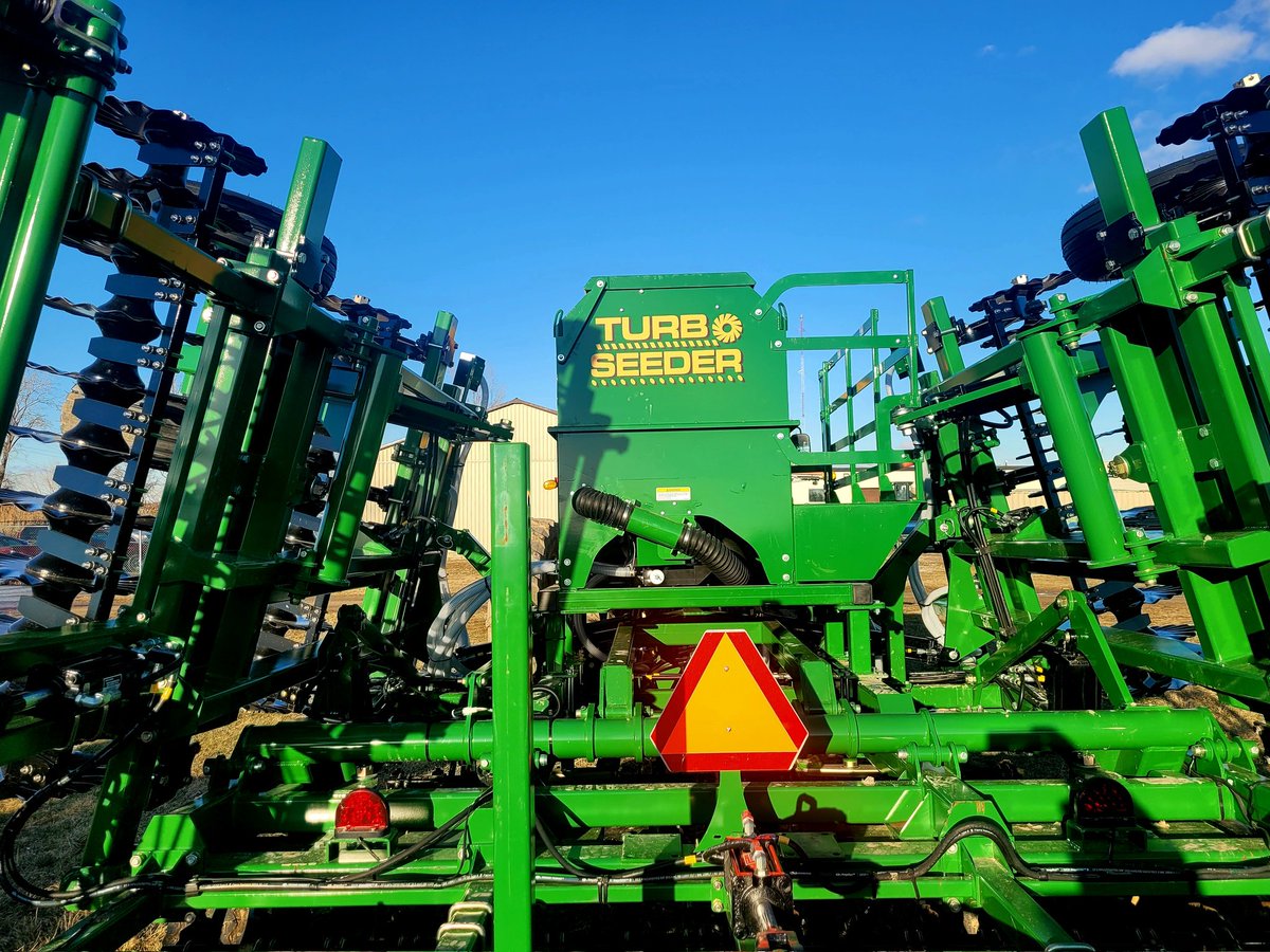 CLBenningerEq's tweet photo. 👀Have a look! 👀 NEW Great Plains TM2400 equipped with a Turboseeder. Adds flexability and options to maximize the use of this tillage tool, as well as helping protect your valuable soil by seeding a cover crop. A nice tag team solution from Great Plains. @OntAg https://t.co/7vvYmYX8WB