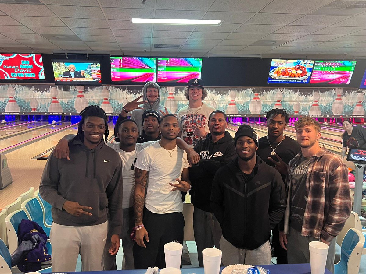 The 👐🏾ides hit the lanes tonight! I was impressed. Missing 2 due to Covid 😡 #w4L <a href="/TNTechFootball/">TTU Football</a> #WideoutFunction The "W" is for Wideouts. "It's not just a position, it's a way of life."
