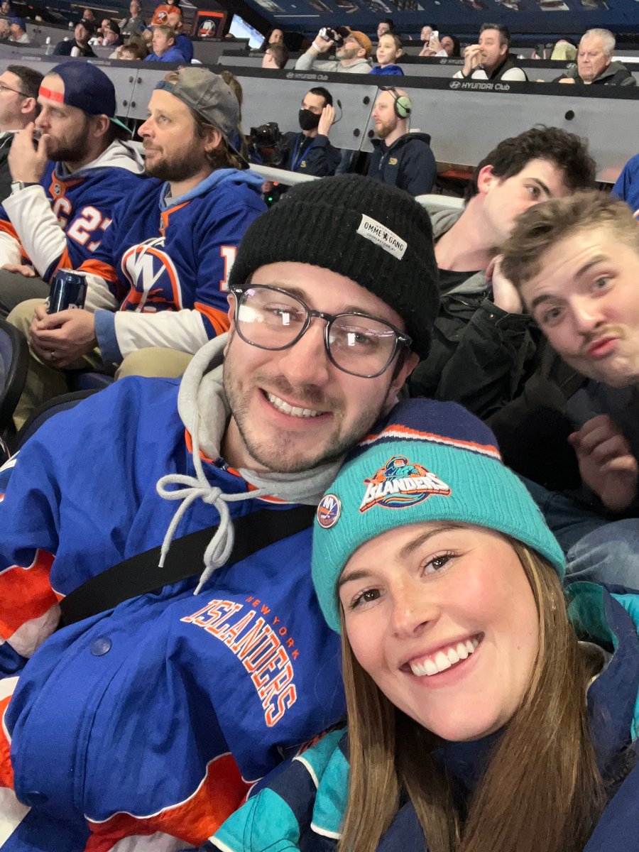 samthuilot's tweet photo. came for the game, stayed for the rice bowls #isles #ubs #LGI #letsgoislanders #NYISLANDERS https://t.co/ulMNPi7HUj