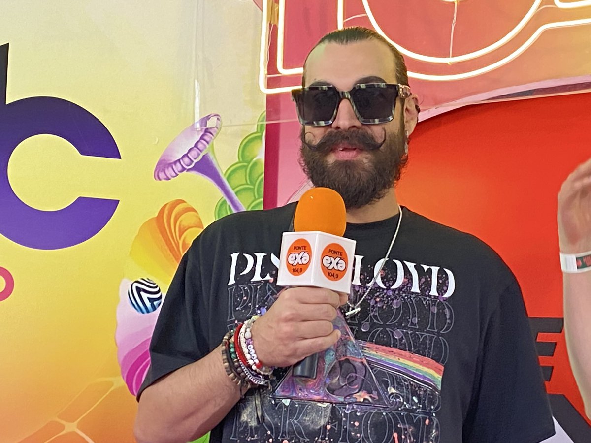 ExaFM's tweet photo. Compartiendo algunos de sus secretos en la tornamesa, #RobbieD fue uno de nuestros invitados en el backstage de este #EDCenExa 🙌🎶🎧
@edc_mexico https://t.co/gjcrCTm7Cm