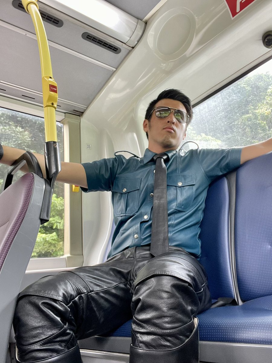 leathersuitsng's tweet photo. Bumpy ride at the back of the bus😈😈😈😈

#leather #bluf #kinkcommunity #leatheruniform #leatherpants https://t.co/yIKzADHQpV