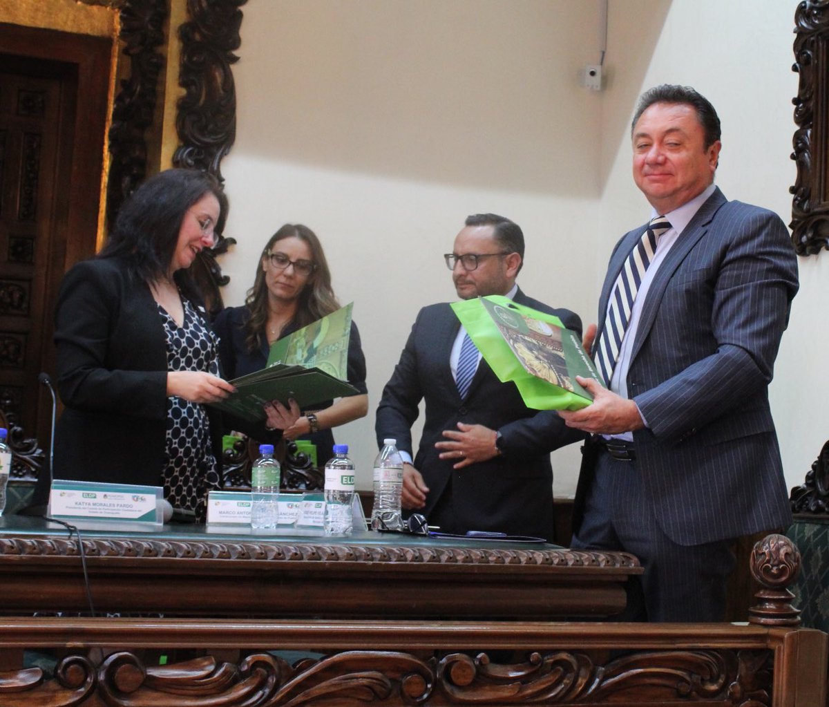 Asimismo, informó la importancia de la implementación de la Ventanilla Digital de Gobierno en el Municipio. 

✅Digitalización de trámites. 

✅ Reducción de tiempo en tramites. 

✅ Simplificación de requisitos en los trámites. 

✅ Pasar de 1 a 32 trámites en línea.

2/2🧵