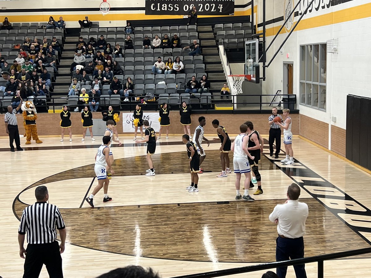 Bobcats lead Snyder 14-2 at the end of the 1st quarter. 
#AreaChampionship #excellence #earnit