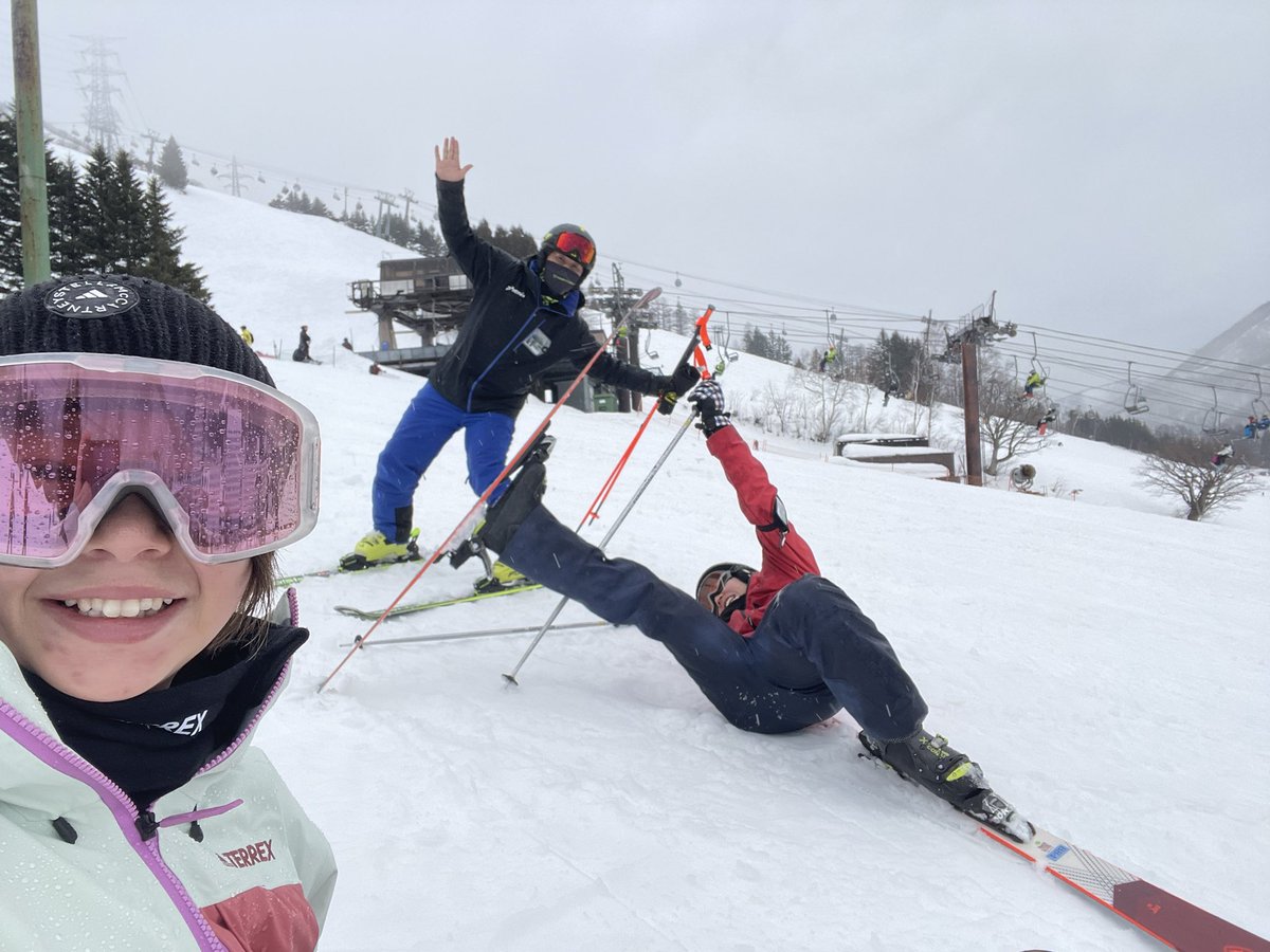 フロアスメンバーでの旅その1 スキーin 苗場スキー場 楽しかったー