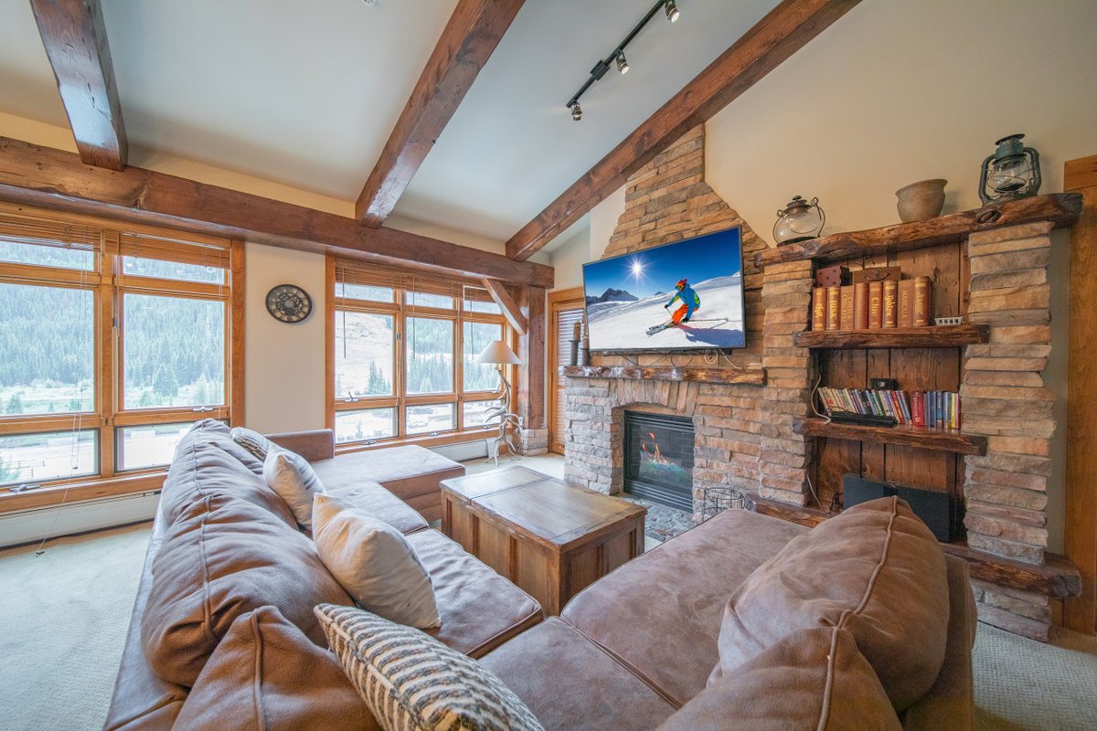 skisummitcove's tweet image. Welcome to Feature Fridays! Tune in every Friday to checkout the featured vacation property of the week!
🏠Today's Featured Property is ... bit.ly/38Ovrs6
#keystone #visitkeystone #colorado #skivacation #summitcovelodging #threebedroom #springs #riverrun #vacationrentals
