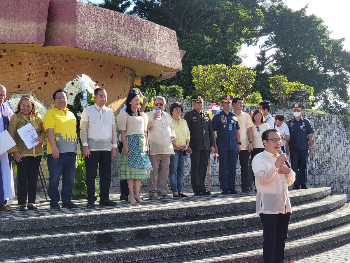 QCMayorJoy's tweet photo. Naging parte rin ang ating alkalde sa pagpapalaya ng mga ibon bilang simbolo ng paglaya ng mga Pilipino. 

Mabuhay ang mga Pilipino! 

#EDSA37 #JoyParaSaBayan #KasamaKaSaPagUnlad #SerbisyoSaBayan #UnaKaSaSerbisyo https://t.co/HCLG23RYmD