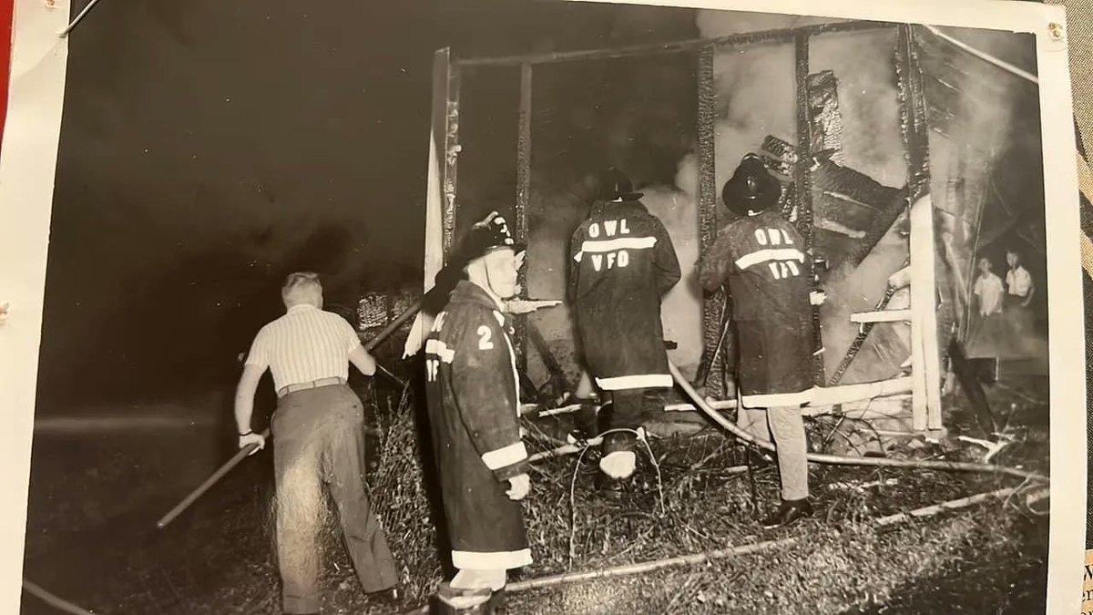 OWLVFD's tweet photo. #flashbackfriday 9/24/1959
A photo from a newspaper article. A garage, behind a house on Rt 123 in Woodbridge, reportedly caught fire by spontaneous combustion. Thanks to the efforts of 20 #OWLVFD firefighters, led by Chief W. S. Lynn, a nearby dwelling was saved.
#OWLHistory https://t.co/iQ8F17EAri
