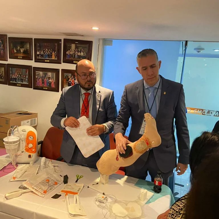 cmortopedia_mx's tweet photo. Primer Congreso de Ortopedia para Médicos Generales | Continuamos con nuestros extraordinarios talleres impartidos por ponentes especializados.
#CONAMEGE #somosCMO #medicosgenerales #ortopedia #ortopediaytraumatologia https://t.co/qPtP6Q8V2c