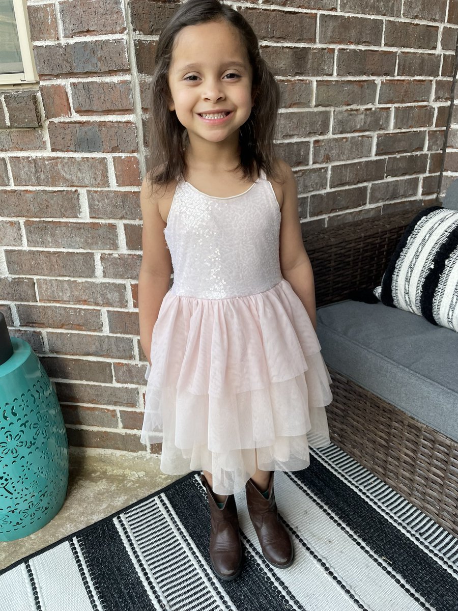 kinderray226's tweet photo. Her first Daddy Daughter Dance! @MES_beyourbest https://t.co/ZogTjrvLxA
