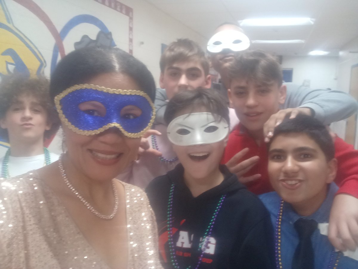 cpsbulldog's tweet photo. Good times at the Middle School Dance! #cpspride! https://t.co/3dRI9CD6LF