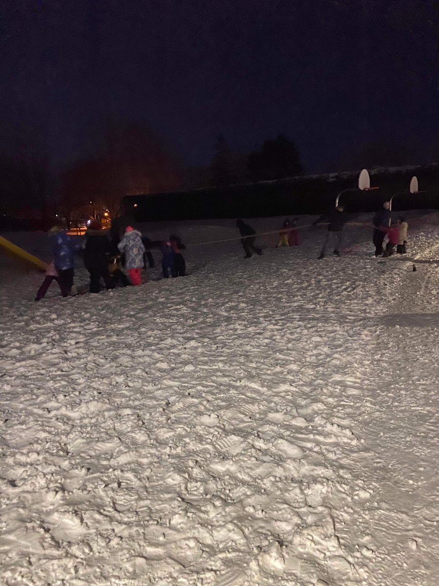 haller1015's tweet photo. Snow much fun at @OLVictoryOCSB’s Winter Fun Fest! ❄️ Dancing, building blocks, tug of war, orienteering, and lots of healthy snack options! 😋 
#proud2beOLV https://t.co/Jmwh7T3DfM