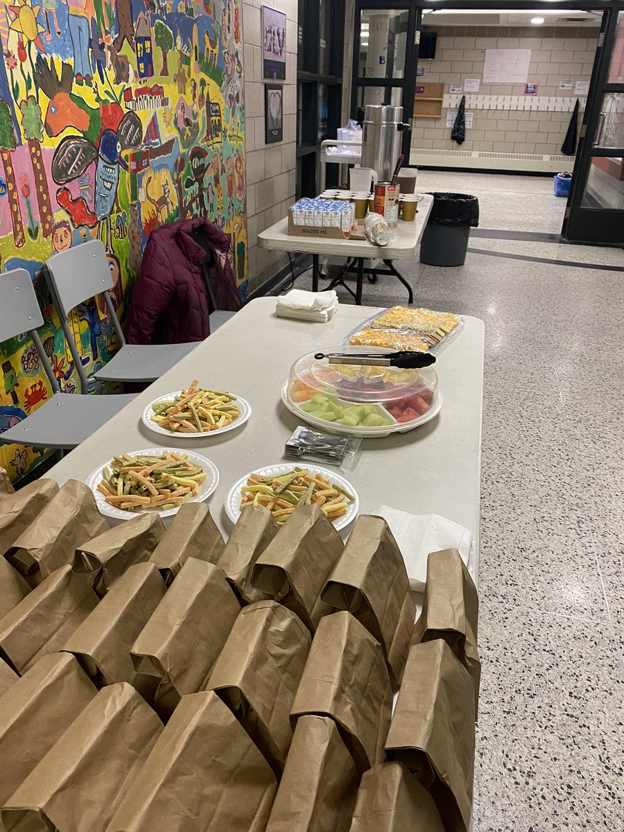 haller1015's tweet photo. Snow much fun at @OLVictoryOCSB’s Winter Fun Fest! ❄️ Dancing, building blocks, tug of war, orienteering, and lots of healthy snack options! 😋 
#proud2beOLV https://t.co/Jmwh7T3DfM