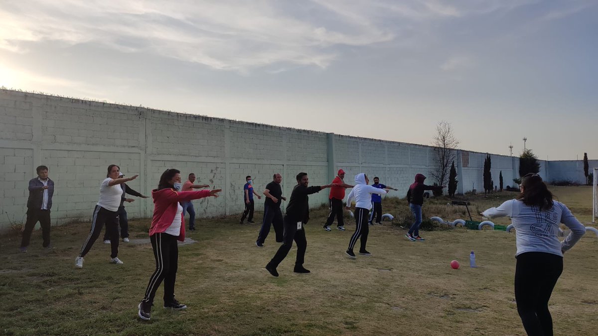 CecytemToluca2's tweet photo. Cerramos la semana con actividad #PROSABI como invitada especial la Coach Laura nos impartió una clase de zumba que además de divertida nos ayudo a deshacernos de todo el estrés laboral.
#Orgullotoluca2
#soycecytem https://t.co/2mnRRMghME