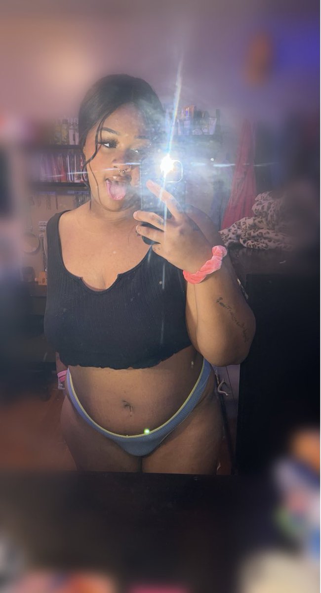 goddessalexa19's tweet photo. You adore my beauty don’t you😘
Ebony bbw Findom paypig sub drain https://t.co/5Vsy0XHMw6