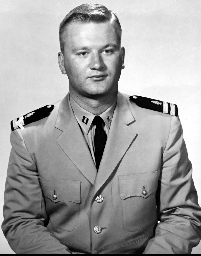 LynnCareySaylor's tweet photo. Lost my amazing father exactly 6 years ago today. Miss you so much, Dad!! Life will never be the same without you. 💔 See you on the other side one day. #navyman #dentist #airplanepilot #holeinone #golfer #racecardriver #mansman #mydad #daddysgirl https://t.co/v8387Bsq40