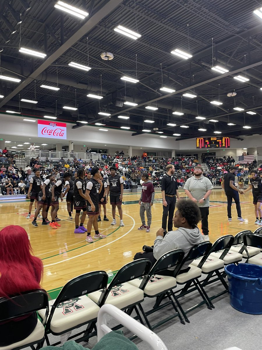 Toungett_Eagle1's tweet image. Horn Lake Eagles get ready to battle Starkville in the Quarterfinals 
#TeamDCS
#famiHLy