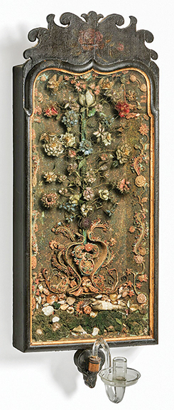 AntiqueDigest's tweet photo. William and Mary quillwork wall sconce, Boston, C 1740, original surface &amp; glass sconce arm, 30½" x 11¾" x 3", is 1 of only approximately 25 that survive. It sold for $37,800 (est $50,000/80,000) https://t.co/qw0WZAr2Tb #antiques #antique #Boston #Americana #sconce #quillwork https://t.co/V7VkilQovT