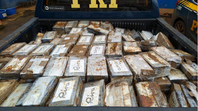 Em duas ocorrências nesta sexta, a Polícia Rodoviária Federal apreendeu mais 1.000 kg de cocaína. Parabéns às equipes >>