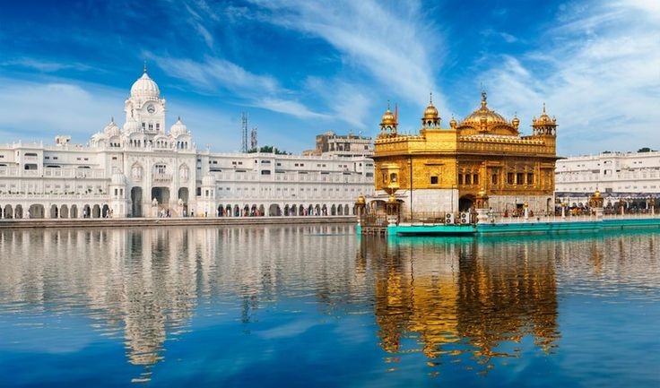 ਨਾਮੁ ਅਮੋਲਕੁ ਰਤਨੁ ਹੈ ਪੂਰੇ ਸਤਿਗੁਰ ਪਾਸਿ ॥
ਸਤਿਗੁਰ ਸੇਵੈ ਲਗਿਆ ਕਢਿ ਰਤਨੁ ਦੇਵੈ ਪਰਗਾਸਿ ॥