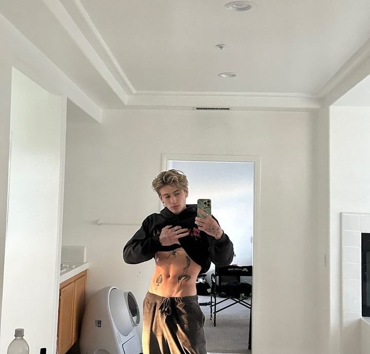 Leti_hacker's tweet image. Não há palavras que consigam descrever a beleza deste homem ❤️❤️