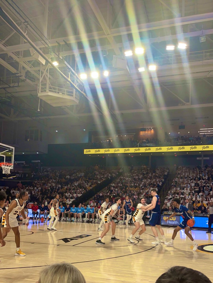 Nothing like sitting courtside at a <a href="/VCU_Hoops/">VCU Basketball</a> game 💛🖤