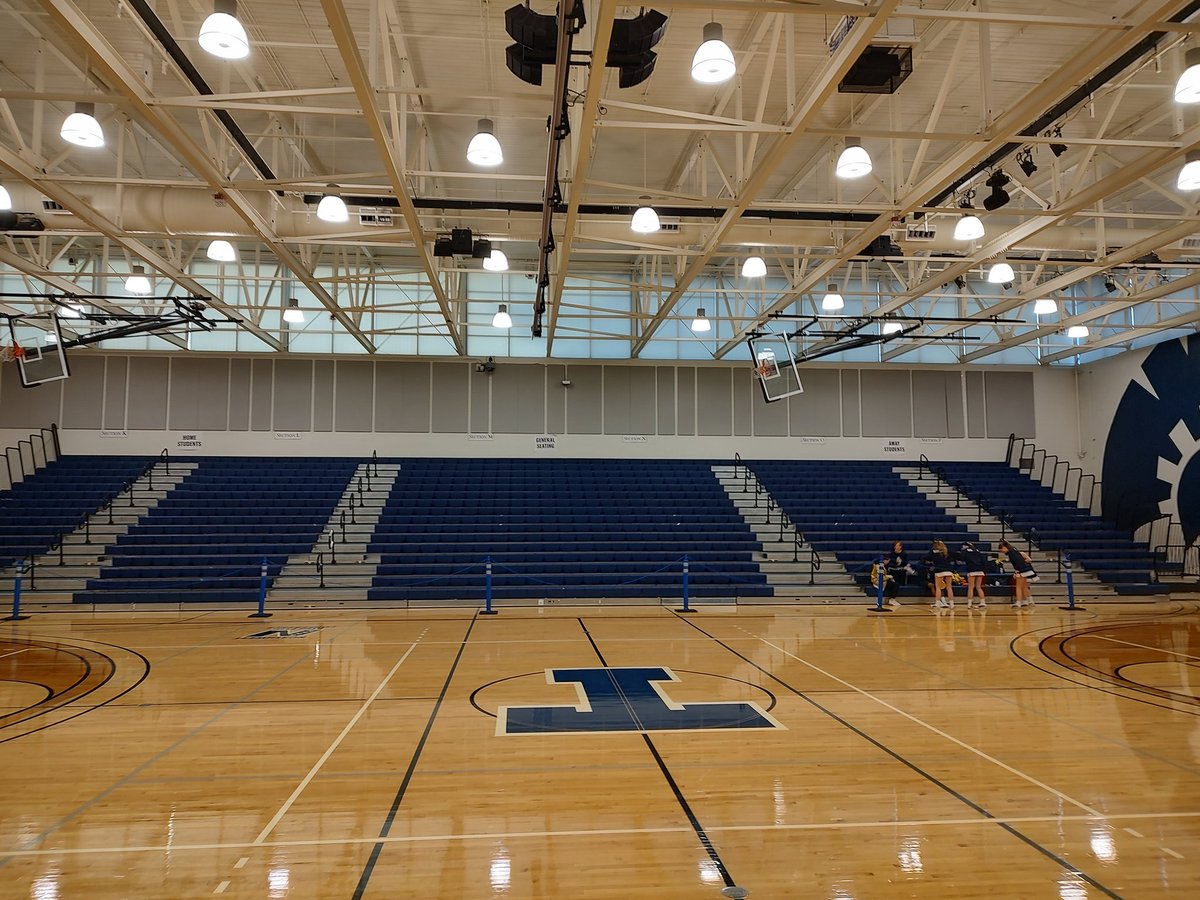 Great courtside view tonight for Peninsula-Everett regional basketball at Tacoma Community College. I live across from campus so it was a quick 30-second drive lol. Broadcast on kghp.org at 6 pm.