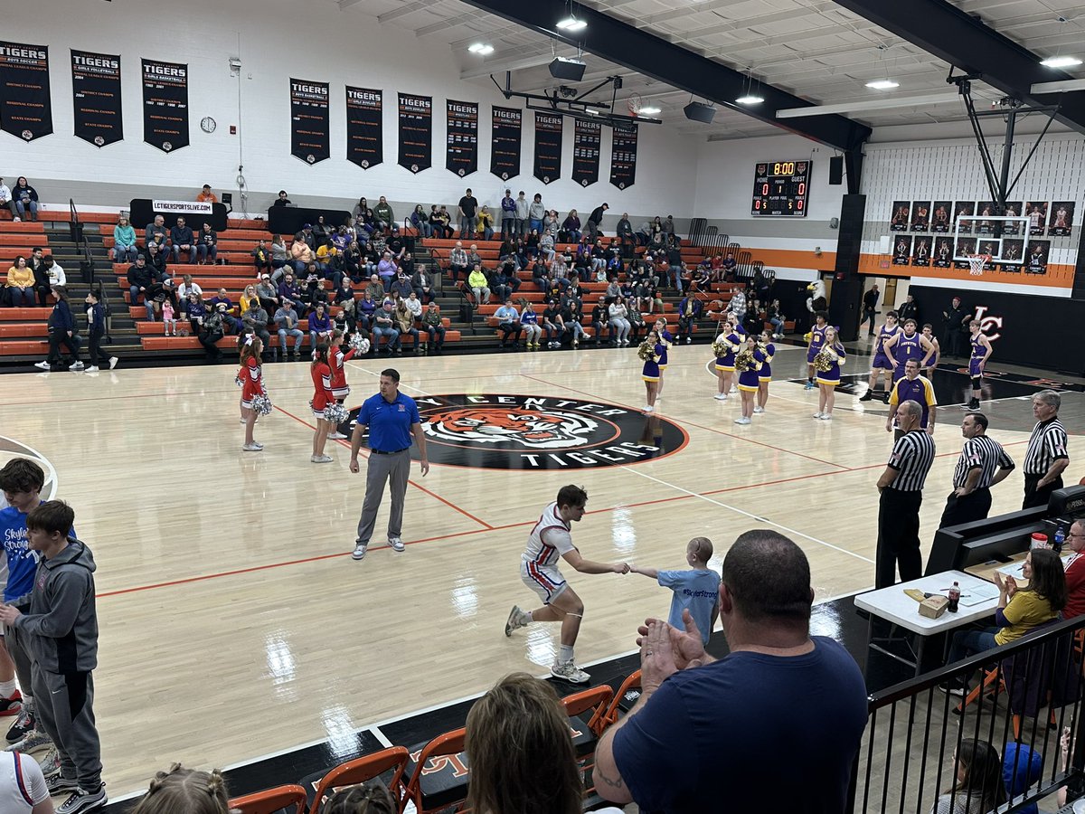 pastorc99's tweet image. Nice win tonight boys yet the larger win was the fist bumps from Skylar for her favorite boys #phstrong #skylarblue