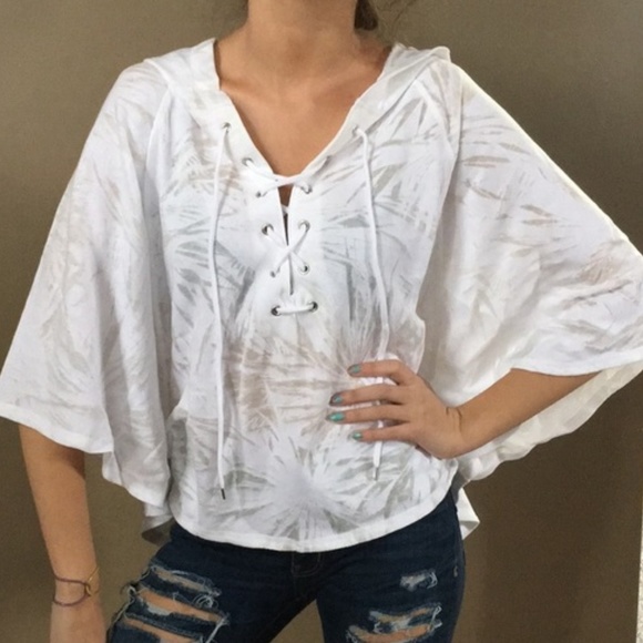 sheeleyr5's tweet photo. So good I had to share! Check out all the items I'm loving on @Poshmarkapp #poshmark #fashion #style #shopmycloset #softsurroundings #victoriassecret #americaneagleoutfitters: https://t.co/13YnLXmi1b https://t.co/h5CDrDbM7B