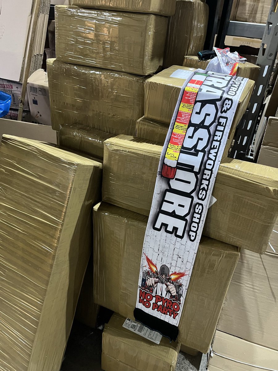 ultrasstore_com's tweet photo. Ultrasstore is now also on Twitter 👊👊
#pyro #feuerwerk #ultrasstore #ustore #ultrastore #polenböller #firecracker #fireworks #firework #pyros #nopyronoparty #feuerwerksverbot #pyroisnocrime #ultras #hooligans #fussball #bengalos #böller #rauch #pyroshop #fussballfans https://t.co/1EkLFhdE0e
