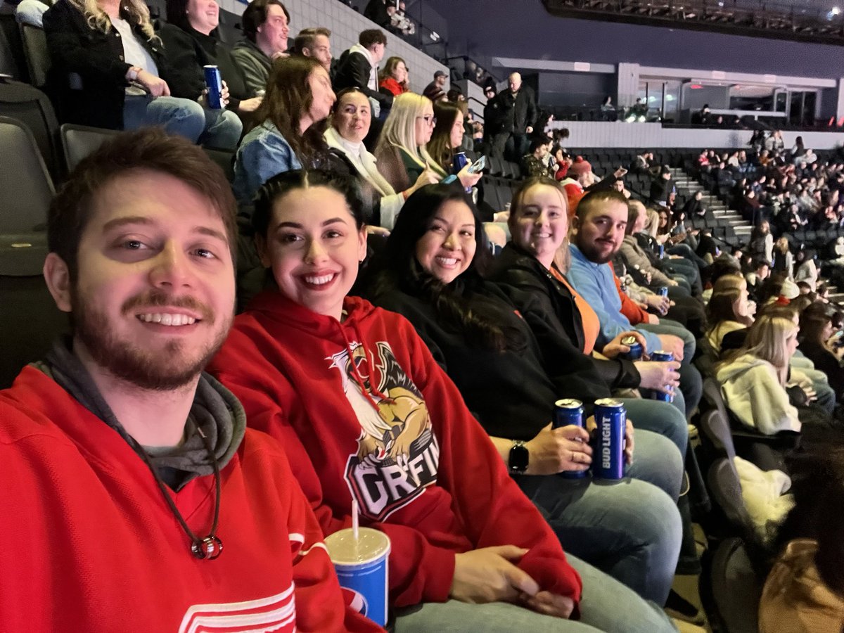 Elise_AnnaMarie's tweet photo. #goGRG happy birthday Mary!! https://t.co/IFsxJeidaS