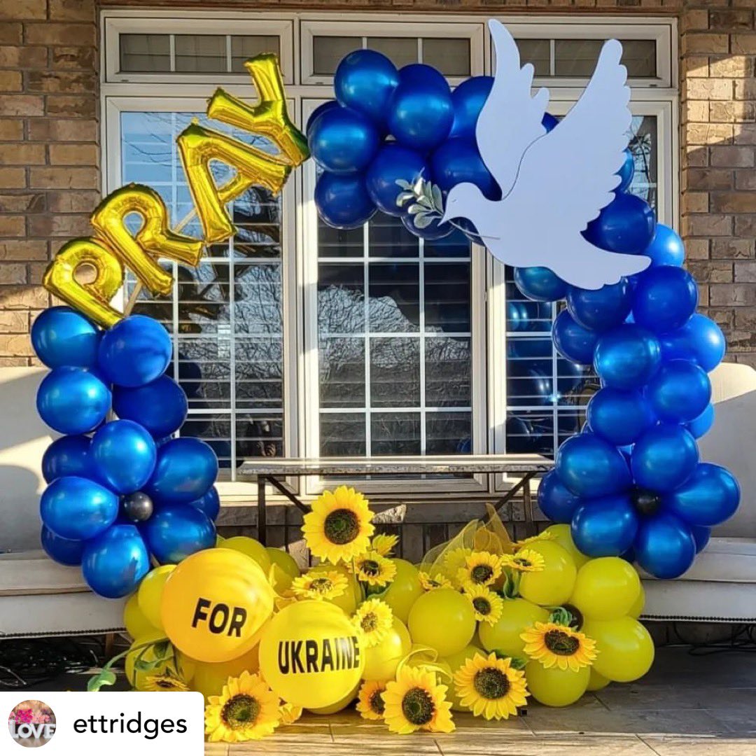 MillcroftAD's tweet photo. Millcroft’s @EttridgesSusan created this beautiful balloon display a year ago in support of #Ukraine 🇺🇦We stand in support of our @cityburlington Ukrainian community. @Tyrsa_Dancing #BurlON #WeStandWithUkraine https://t.co/GjzcknvD27