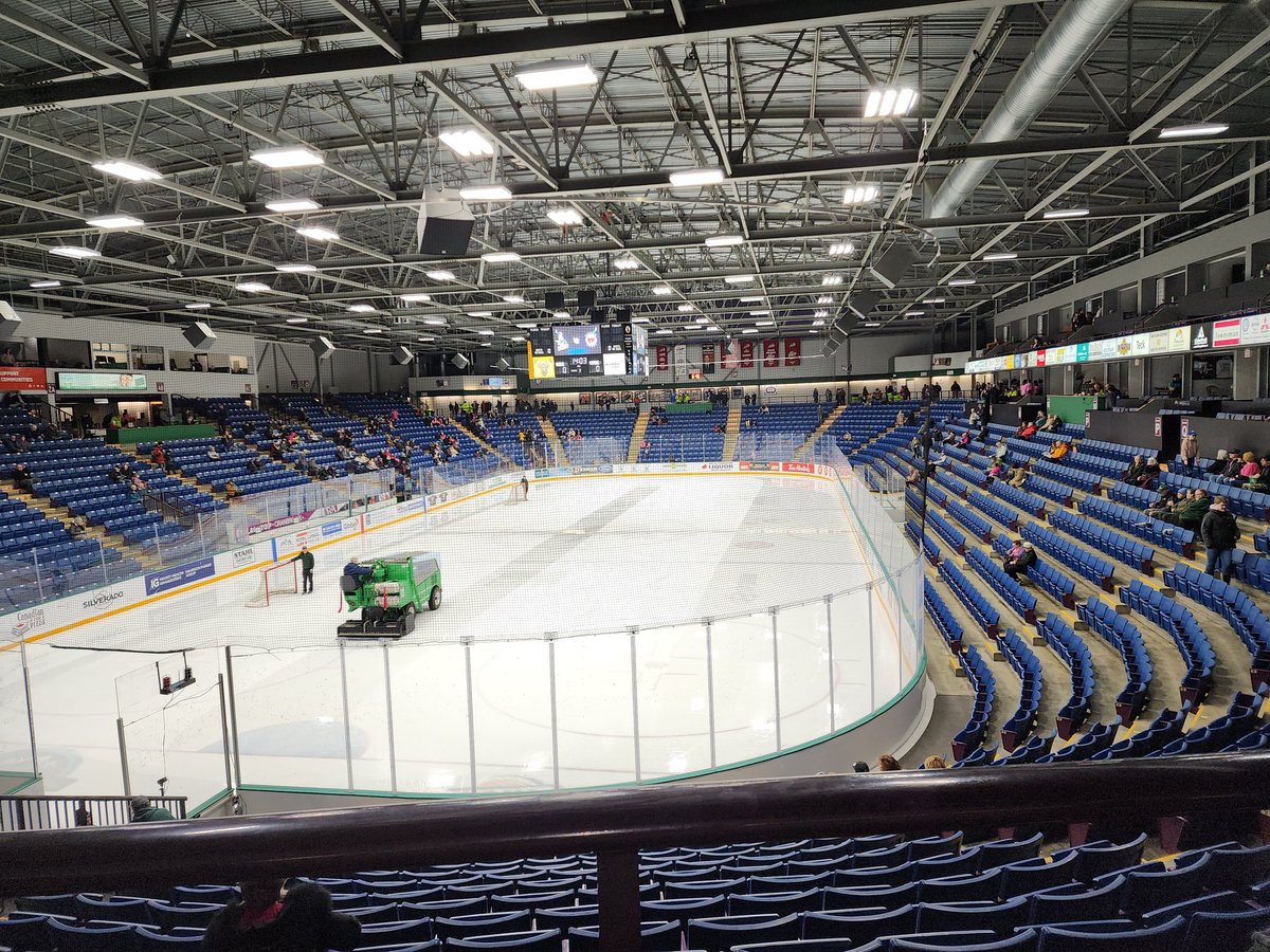 dravakian's tweet image. Live from Western Financial Place .. the Cranbrook Bucks face off against the Vernon Vipers in what should be a fast paced, exciting BCHL game. 

@CranbrookBucks #GoBucksGo @hsmfangirl2 @CanuckClay @LucasGates92 @JustinLai01
