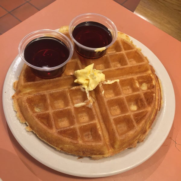 djspydermann's tweet photo. Rest in peace to CK's Coffee Shop. I'm finna shed several thug tears and take a moment of silence for a real OG breakfast legend of Memphis. The jukebox has played it's last tune. https://t.co/F1GVXgj6f8