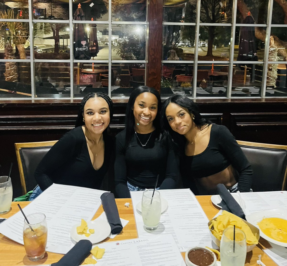 Peach_Rays's tweet photo. Nothing better than a little “team time”. 🥰💕🍑 https://t.co/ODzPo1Baqd