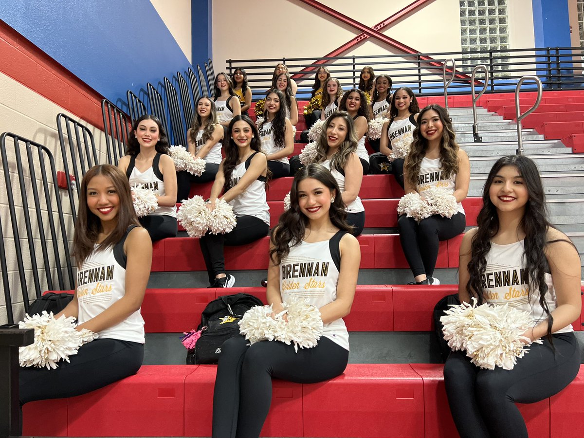 Cheering on <a href="/Brennan_BBall/">Brennan Boys Basketball</a> 💛🖤🐻🏀