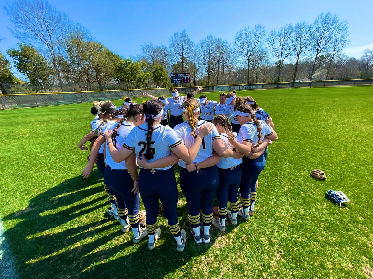 Softball_CoachB's tweet photo. Pulled out two gritty wins today! This team never stops fighting! #GoCobs 🐍 https://t.co/wOYyzS8j6k