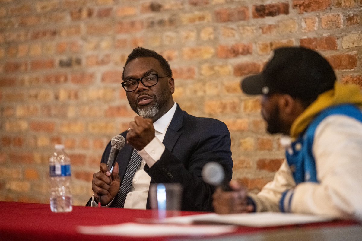I had a magical time at last night’s Hoodoisie with my brothers @scarletfaguette @_CharlesPreston and about 150 play cousins in Pilsen. Our coalition is real, y’all. And it’s growing stronger and stronger every day. 💪🏿❤️✊🏿 #BrandonOnTheBlock 📷: @paulmgoyette