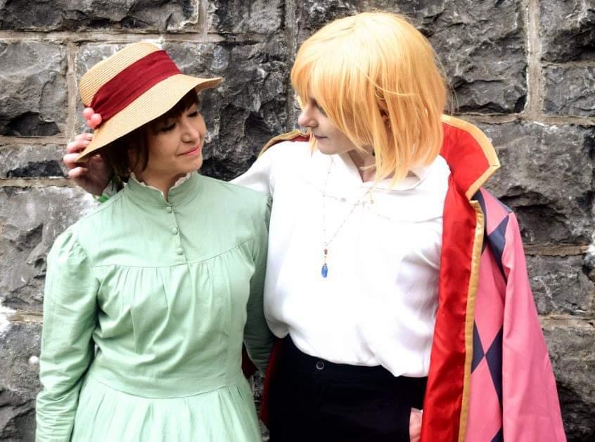 SHSCosplay's tweet photo. Can we admire how cute this shot came out! The wind kept stealing Sofie's hat
Photo taken by @CoreyGrehanPG
Howl: myself
Sofia: @A_Inconformada
#howlsmovingcastle #howlpendragon #studioghibli
#ハウルの動く城 #ハウル #ハウソフィ #하울의움직이는성 #howlandsofie #sofieandhowl https://t.co/tY9eMmVKgQ
