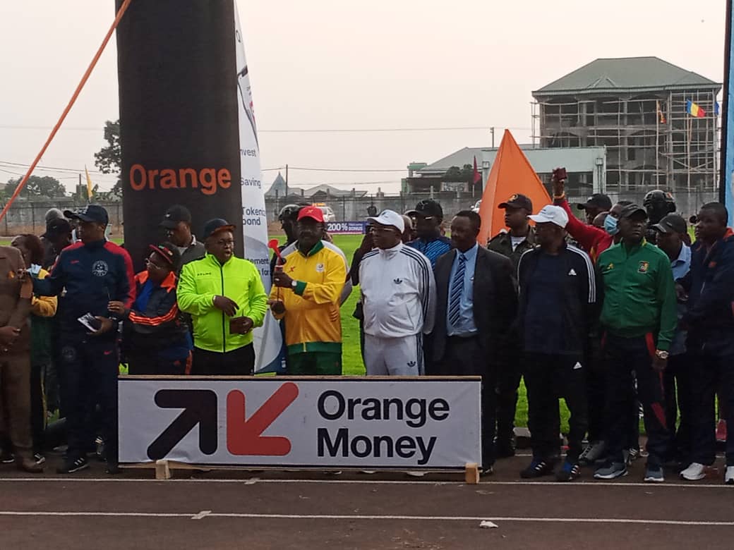 guardian_post's tweet photo. 𝗠𝘁 𝗖𝗮𝗺𝗲𝗿𝗼𝗼𝗻 𝗥𝗮𝗰𝗲 𝗼𝗳 𝗵𝗼𝗽𝗲 𝟮𝟬𝟮𝟯 🇨🇲

The Personal Representative of the Head of State at the 50th annivesary of the Mount #Cameroon Race, Sports and Physical Education Minister, Prof Narcisse Mouelle Kombi flags off the 2023 race

#RaceofHope
#OrangeCameroun https://t.co/Iu8T3yg60K
