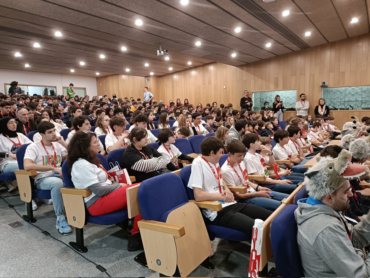 uvic_ucc's tweet photo. 🤖 Comença l’Onzena edició de la #FirstLegoLeague a la #UVic_UCC!
270 participants de tota Catalunya s’han reunit a la @UVic_FCTE per passar un dia carregat d’emocions, treball en equip i, sobretot, robòtica!
#FLLUVic https://t.co/nwRsvLm6HM