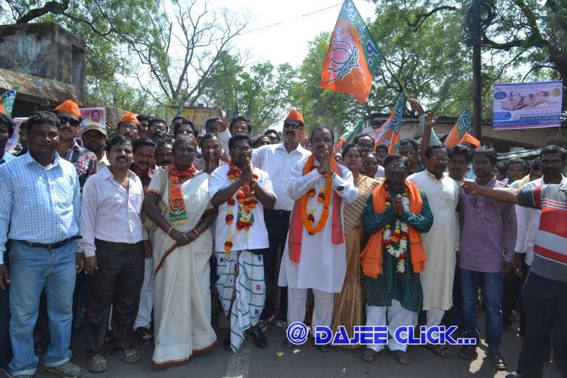 suryanandannet's tweet image. 10 years old photos of our President Madam .
#draupadimurmu #droupadimurmu