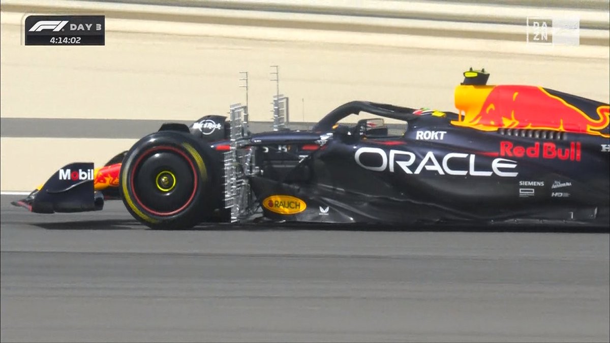 FormulaDirecta's tweet photo. ¡Checo PÉREZ, que estará TODO el día, sale a pista con paneles alares!
#F1 #F1Testing 🇧🇭 https://t.co/ArucDuzdEi