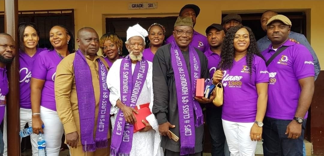 obijamesuk's tweet photo. @Anancho11 @PeterObi Thank you, dear Nonso and all our fellow College Demonstration Primary School Awka classmates who are on the ground, fully representing all of us today. Love you all, my people! #magicclass https://t.co/mx6GtdB6Zn