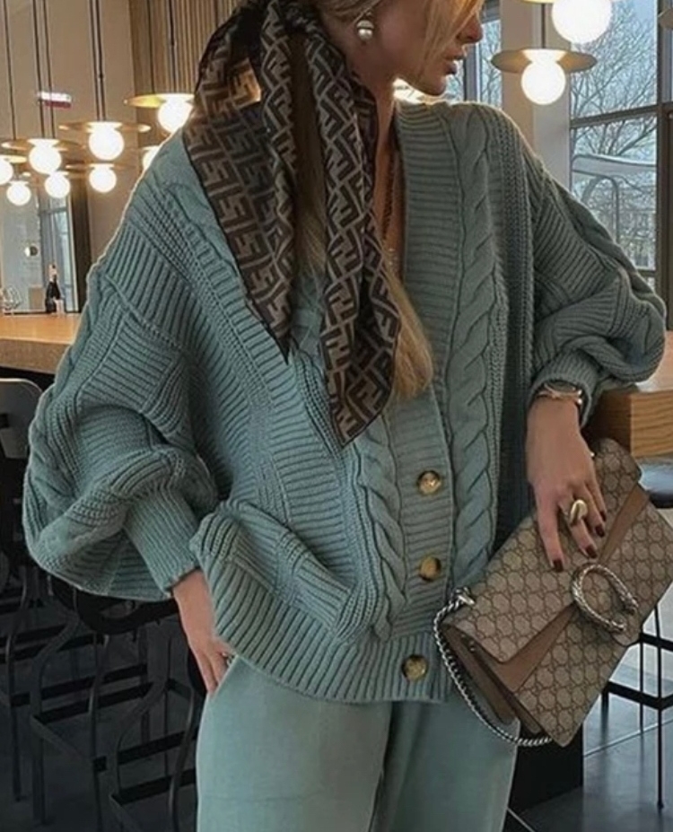 LoveDollhouse's tweet photo. Stop scrolling ✋🏽 🛑 
Important notice th most popular knitted cord is back!

Grab it with both hands before it sells out again!

🛍️ Shop Lana
🔎 Search #lanacoord
https://t.co/Gqmz8gjHSE https://t.co/oGLPw624v9