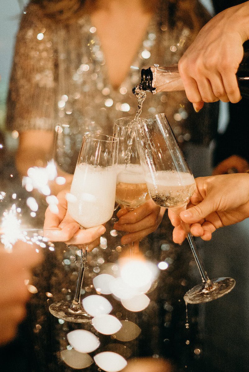 MrsTravellover's tweet photo. Det er Lørdag og det skal fejres! De 5 første borde, der bestiller drikkevarer i dag, får gratis bobler til at fejre det på🥂🥂🥂🥂🥂🥂

Bordbestilling på https://t.co/jVfPaOB0k7

#vin #vinbar #tapas #bar #restaurant #østerbro #wine #food #mad #food #drinks #cocktails #datenight https://t.co/9G5hNHhKk3