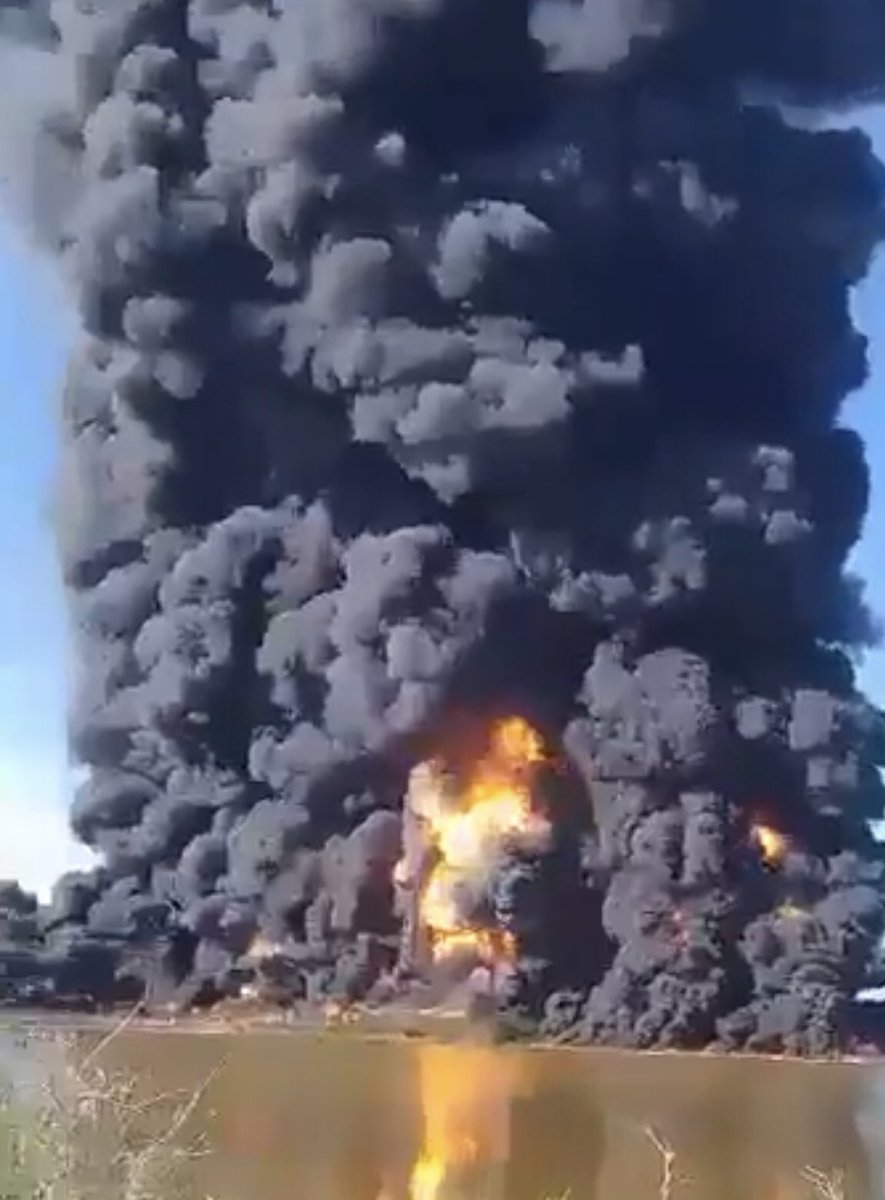 coveragestime's tweet photo. There were three separate fires in three different oil refineries owned by the same company, Pemex.  All in one day.

What is going on??? https://t.co/yxRwUg6esl